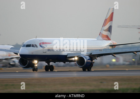 British Airways Airbus A320-211 à l'aéroport Heathrow de Londres Banque D'Images