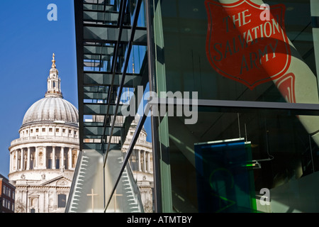 Cathédrale St Paul Armée du Salut Siège International Building London England Banque D'Images