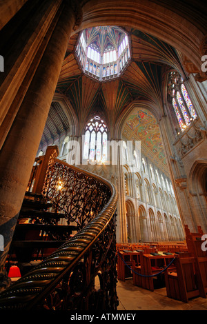 Photo à l'intérieur de cathédrale d'Ely. C'est une dynamique élevée photo comprenant 3 images prises à différentes expositions Banque D'Images