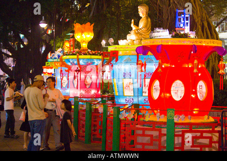 HONG KONG Chine lanternes sur Nathan Road Kowloon dans la nuit lors des Fête des lanternes Banque D'Images