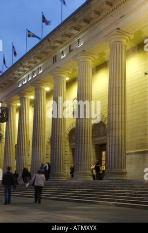 Le Dundee Caird Hall de nuit Banque D'Images