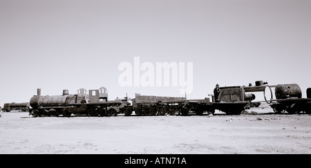 World Travel. Cimetière de locomotives à vapeur en Salar de Uyuni en Bolivie en Amérique du Sud. Wanderlust Évasion Culture Histoire Banque D'Images