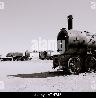 World Travel. Cimetière de locomotives à vapeur en Salar de Uyuni en Bolivie en Amérique du Sud. Wanderlust Évasion Culture Histoire Banque D'Images