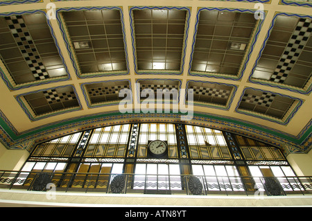 Architecture art déco de la gare Cais do Sodre située sur la place Duque da Terceira, dans le centre de Lisbonne Portugal Banque D'Images