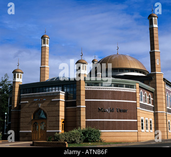 Mosquée et centre d'éducation islamique avec un dôme en cuivre-nickel,Evington Road Leicester Banque D'Images