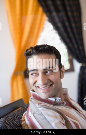Portrait of a young man smiling Banque D'Images