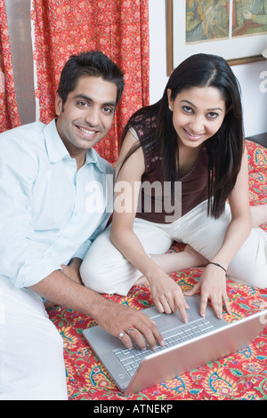 Portrait of a young couple smiling in conference room Banque D'Images