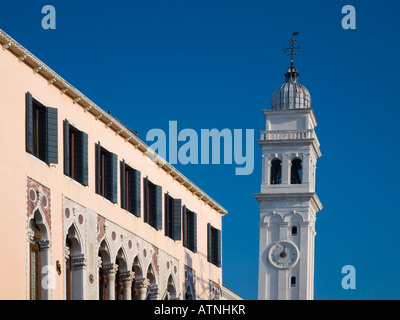 Venise, Vénétie, Italie. La clocher de l'église San Giorgio dei Greci. Banque D'Images