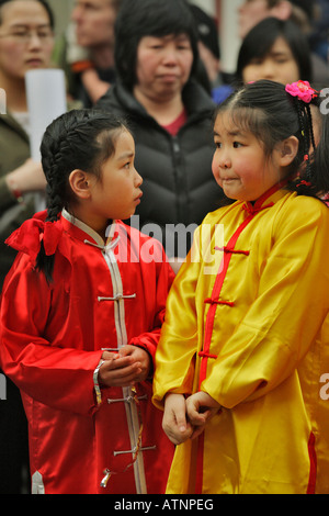 Les jeunes participants en célébration du Nouvel An chinois annuel Victoria British Columbia Canada Banque D'Images