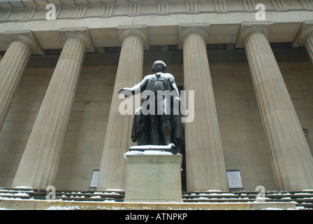 La statue de George Washington devant Federal Hall National Memorial à Wall Street Banque D'Images