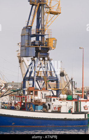 Le port de Lüderitz en Namibie avec un porte-conteneurs au port de l'Afrique de l'chargement Banque D'Images