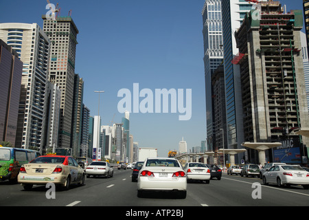 Trafic sur Sheikh Zayed Road Dubai 5 Banque D'Images