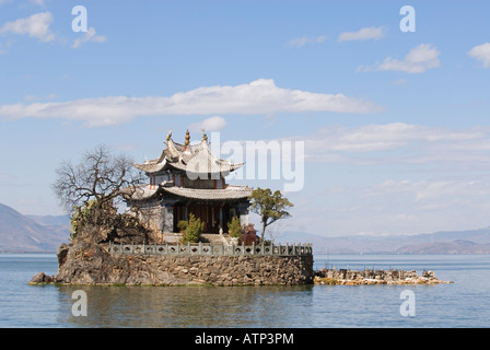 La Chine, moindre Putuo Temple au milieu de lac Erhai, Si Xiaoputuo, près de Dali, Yunnan Province Banque D'Images