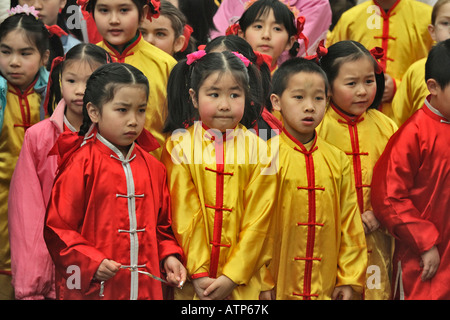 Les jeunes participants en célébration du Nouvel An chinois annuel Victoria British Columbia Canada Banque D'Images