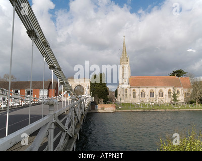 Pont sur la Tamise et All Saints Church Marlow Buckinghamshire UK Banque D'Images