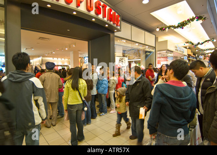 Publiez ventes de Noël, Metropolis, centre commercial Metrotown, Kingsway, Vancouver, British Columbia, Canada Banque D'Images