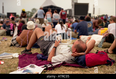 En attendant le prochain festival de Glastonbury 2003 bande Banque D'Images