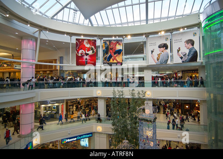 Publiez ventes de Noël, Metropolis, centre commercial Metrotown, Kingsway, Vancouver, British Columbia, Canada Banque D'Images