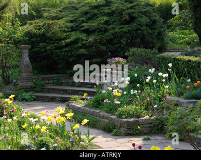 Jardin en contrebas au printemps, karl foerster jardin, Potsdam, Allemagne. design : Karl foerster Banque D'Images