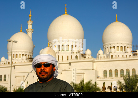 Dômes principal de Sheikh Zayed Bin Sultan Al Nahyan Mosquée Grande Mosquée Abu Dhabi Emirats Arabes Unis Banque D'Images
