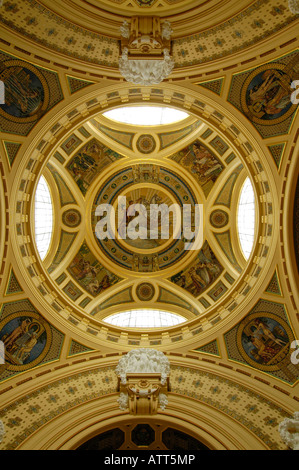 Plafond de style néo-baroque de l'ancien thermes Szechenyi spa situé dans le parc de la ville à Budapest Hongrie Banque D'Images