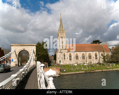 Pont sur la Tamise et All Saints Church Marlow Buckinghamshire UK Banque D'Images