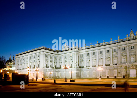 Palacio Real de Madrid, au crépuscule, Madrid, Espagne, Europe, UNION EUROPÉENNE Banque D'Images