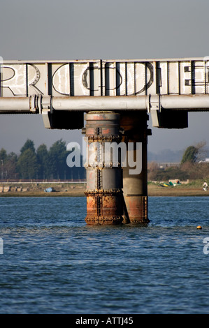 Pont dans un estuaire dans l'East Sussex Banque D'Images