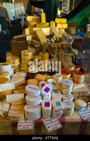 Fromage à Borough Marché Bio à Londres Angleterre Royaume-uni Banque D'Images