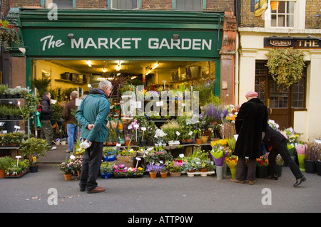 Boutique de fleurs et jardin à Borough Market à Londres Angleterre Royaume-uni Banque D'Images