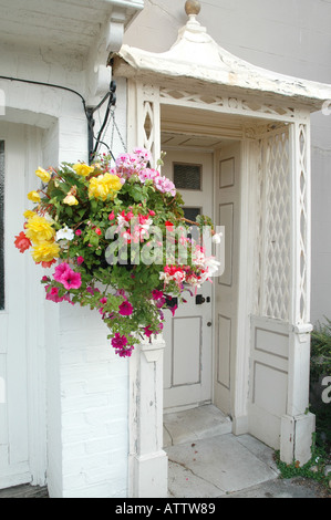 Porte d'entrée avec porche à l'extérieur de maison d'habitation à Rye East Sussex Banque D'Images