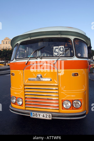 Le vieux modèle d'autobus qui sont les principaux transports bus Bedford l'île de Malte Banque D'Images