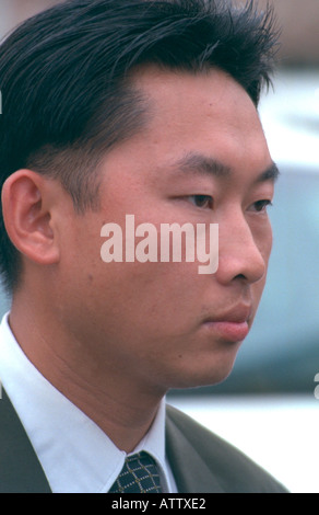 L'homme asiatique de 30 ans démontrant. Laos Veterans of America Inc protester contre St Paul Minnesota USA Banque D'Images