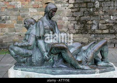 Robin des Bois bronze statue connexes petit jean et frère Tuck sera stuteley château vert château de Nottingham road angleterre Banque D'Images