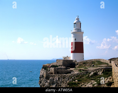 GIBRALTAR EUROPE Europa Avril Point Lighthouse est construit sur un promontoire rocheux Banque D'Images