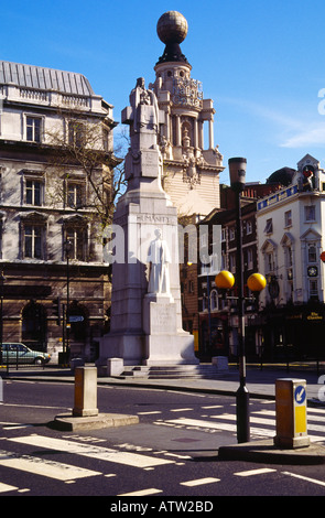 Edith Cavell statue St Martins Place Londres Angleterre Banque D'Images