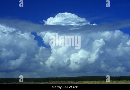 Gros cumulo nimbus cloud Banque D'Images