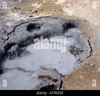 NAMAFJALL ISLANDE EUROPE Juillet zone géothermique haute température avec des pots de boue bouillonnante sulfureuse Banque D'Images