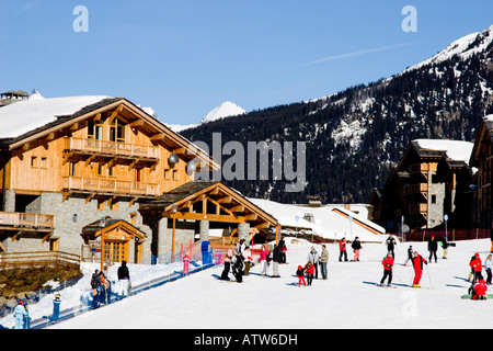 Pistes chalets et restaurants Sainte Foy Tarentaise France Banque D'Images