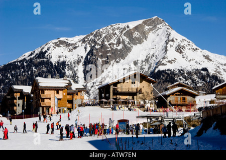 Pistes chalets et restaurants Sainte Foy Tarentaise France Banque D'Images