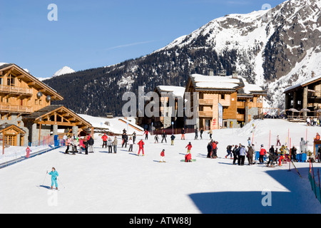 Pistes chalets et restaurants Sainte Foy Tarentaise France Banque D'Images