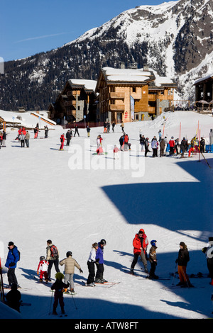 Pistes chalets et restaurants Sainte Foy Tarentaise France Banque D'Images