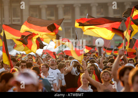 Les amateurs de football allemande célébrant la coupe du monde 2006 Banque D'Images