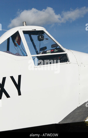 Piper PA-25 Pawnee pulvérisation agricole avions agricoles avec un cockpit est souvent utilisé comme remorqueur de remorquage de planeurs Banque D'Images