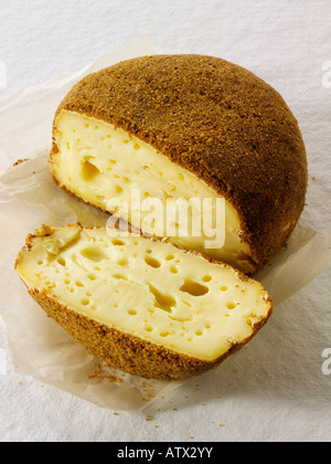 La Pucelle les fromages au lait de vache en français régional de Normandie avec la liqueur de pomme Fromagerie Maitre Pennec