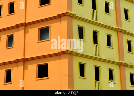 Des murs colorés sur un parking de Kuching Banque D'Images