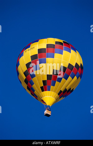 Multi-couleur hot air balloon Banque D'Images