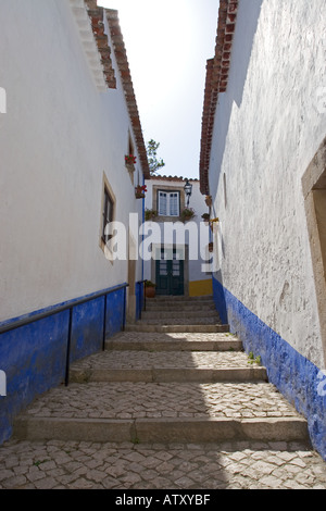 Scène de rue Ville fortifiée d'Obidos Portugal Banque D'Images