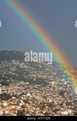 Arc-en-ciel au-dessus de Funchal, Funchal, Madère Banque D'Images