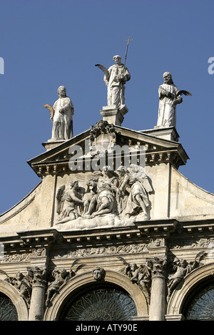 Détail de la façade de San Vincenzo incorporée dans le Monte di Pietà dans la place principale Vincenza Italie Banque D'Images